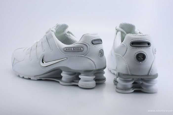 Actuelle Nz Baskets Blanches Et Argentees Shox